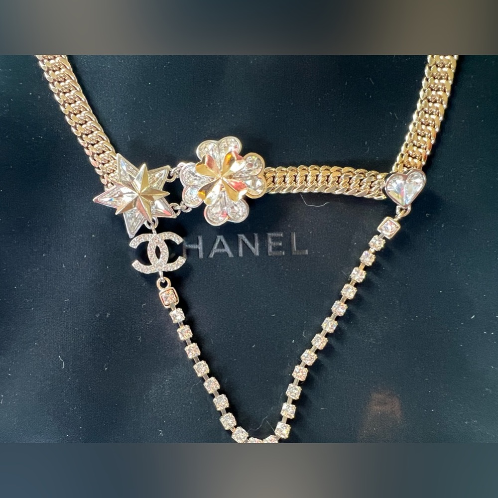 🎁SOLD!🚚 Chanel Summer 2023 Gold and Strass Crystal Choker